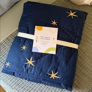 NEW Nestig Stellar Baby Quilt